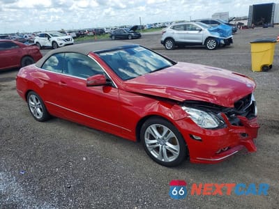 Czwarte zdjęcie samochodu z boku: 2011 MERCEDES-BENZ E 350 VIN:WDDKK5GF7BF086374 - miniatura