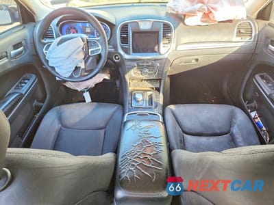 Zdjęcie 8 z 12 samochodu: 2019 CHRYSLER 300 TOURING VIN:2C3CCAAG8KH700888 - miniatura