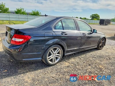 Trzecie zdjęcie samochodu z tyłu: 2012 MERCEDES-BENZ C 300 4MATIC VIN:WDDGF8BB9CR234041 - miniatura