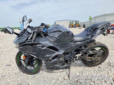 Trzecie zdjęcie samochodu z tyłu: 2025 KAWASAKI EX500 A VIN:ML5EXGJ16SDA40187 - miniatura