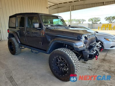 Czwarte zdjęcie samochodu z boku: 2018 JEEP WRANGLER UNLIMITED SPORT VIN:1C4HJXDG9JW127473 - miniatura