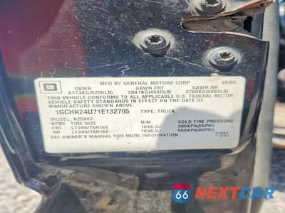 Zdjęcie 12 z 12 samochodu: 2001 CHEVROLET SILVERADO K2500 HEAVY DUTY VIN:1GCHK24U71E132795 - miniatura