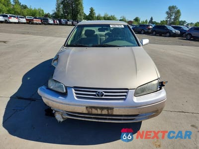 Piąte zdjęcie samochodu w środku: 1999 TOYOTA CAMRY LE VIN:JT2BG22K3X0360400 - miniatura
