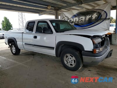 Czwarte zdjęcie samochodu z boku: 2004 CHEVROLET SILVERADO K1500 VIN:1GCEK19T44E306341 - miniatura
