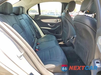 Zdjęcie 10 z 12 samochodu: 2015 MERCEDES-BENZ C 300 4MATIC VIN:55SWF4KB5FU057902 - miniatura