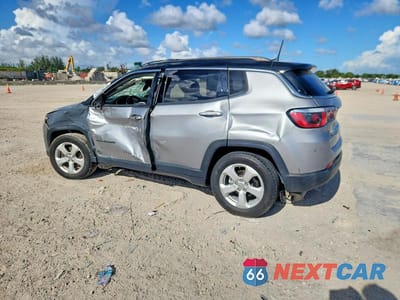 Trzecie zdjęcie samochodu z tyłu: 2019 JEEP COMPASS LATITUDE VIN:3C4NJCBB8KT636948 - miniatura