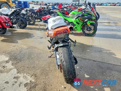 Czwarte zdjęcie samochodu z boku: 2017 SUZUKI GSX VIN:JS1GR7MA3H2100538 - miniatura
