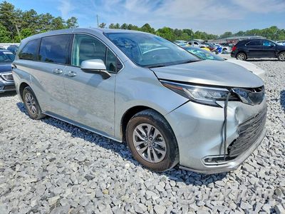 Czwarte zdjęcie samochodu z boku: 2021 TOYOTA SIENNA XLE VIN:5TDYRKEC5MS054064 - miniatura
