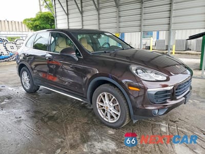 Czwarte zdjęcie samochodu z boku: 2016 PORSCHE CAYENNE VIN:WP1AA2A23GLA10638 - miniatura