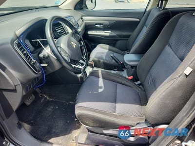 Zdjęcie 7 z 13 samochodu: 2016 MITSUBISHI OUTLANDER SE VIN:JA4AZ3A32GZ002112 - miniatura