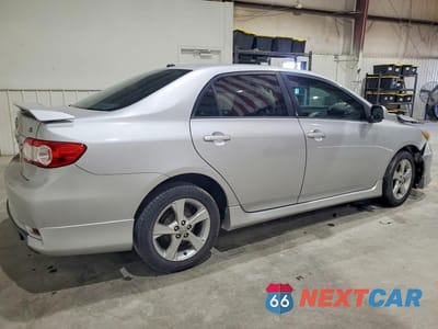 Trzecie zdjęcie samochodu z tyłu: 2011 TOYOTA COROLLA S VIN:2T1BU4EE3BC623825 - miniatura