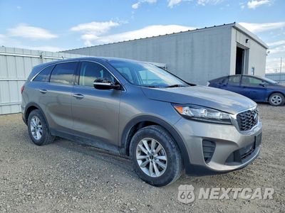 Czwarte zdjęcie samochodu z boku: 2019 KIA SORENTO LX V6 VIN:5XYPG4A5XKG545132 - miniatura