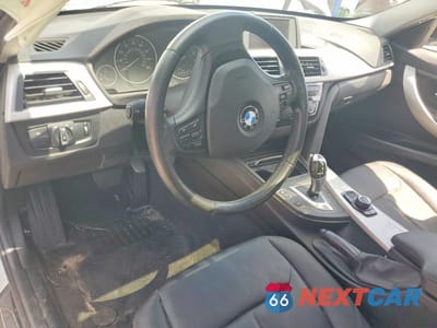 Zdjęcie 8 z 12 samochodu: 2017 BMW 320 XI VIN:WBA8E5G52HNU23077 - miniatura