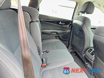 Zdjęcie 6 z 10 samochodu: 2018 KIA SORENTO LX VIN:5XYPG4A38JG391128 - miniatura