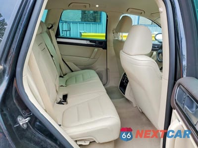 Zdjęcie 10 z 12 samochodu: 2016 VOLKSWAGEN TOUAREG SPORT VIN:WVGEF9BP2GD002219 - miniatura