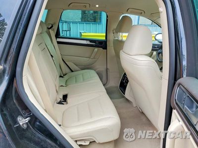 Zdjęcie 10 z 12 samochodu: 2016 VOLKSWAGEN TOUAREG SPORT VIN:WVGEF9BP2GD002219 - miniatura