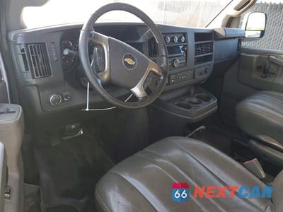 Zdjęcie 8 z 12 samochodu: 2018 CHEVROLET EXPRESS G2500 VIN:1GCWGAFP3J1333448 - miniatura