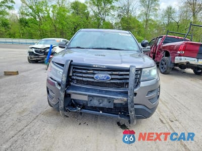 Piąte zdjęcie samochodu w środku: 2019 FORD EXPLORER POLICE INTERCEPTOR VIN:1FM5K8AR1KGB18382 - miniatura