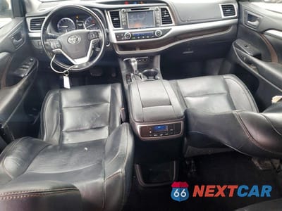 Zdjęcie 8 z 13 samochodu: 2019 TOYOTA HIGHLANDER XLE VIN:5TDKZRFH1KS320850 - miniatura