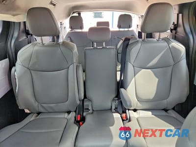 Zdjęcie 10 z 13 samochodu: 2026 TOYOTA SIENNA XLE 8-PASSENGER VIN:5TDYRKEC0TS294086 - miniatura