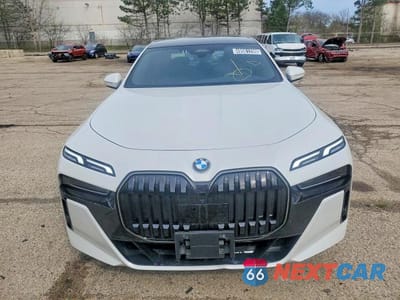 Piąte zdjęcie samochodu w środku: 2026 BMW 760 XI VIN:WBA33EJ01TCW60211 - miniatura