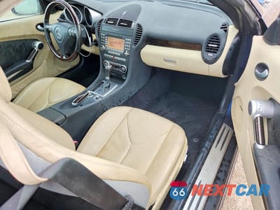 Zdjęcie 8 z 12 samochodu: 2005 MERCEDES-BENZ SLK 350 VIN:WDBWK56F95F052078 - miniatura