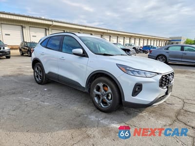 Czwarte zdjęcie samochodu z boku: 2025 FORD ESCAPE ST LINE SELECT VIN:1FMCU9NA7SUA43944 - miniatura