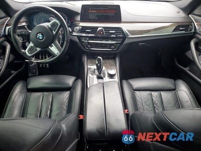 Zdjęcie 8 z 12 samochodu: 2018 BMW M550XI VIN:WBAJB9C51JB286017 - miniatura