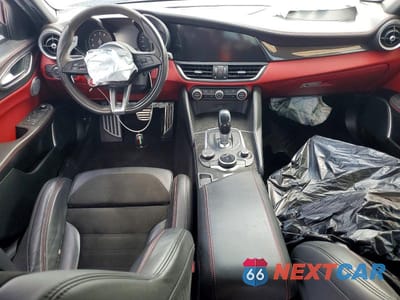 Zdjęcie 8 z 13 samochodu: 2018 ALFA ROMEO GIULIA QUADRIFOGLIO VIN:ZARFAEAV9J7575730 - miniatura