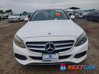 Piąte zdjęcie samochodu w środku: 2015 MERCEDES-BENZ C 300 4MATIC VIN:55SWF4KB1FU081484 - miniatura