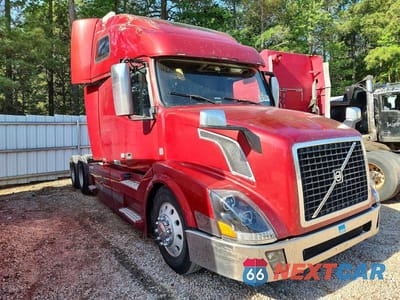 2015 VOLVO VNL SEMI TRUCK 4V4NC9EJ2FN190418 - główne zdjęcie licytacji z USA - miniatura