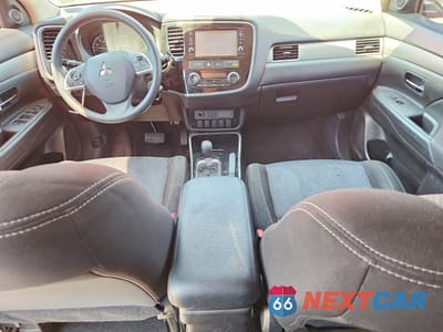 Zdjęcie 8 z 13 samochodu: 2018 MITSUBISHI OUTLANDER ES VIN:JA4AD2A33JZ010896 - miniatura