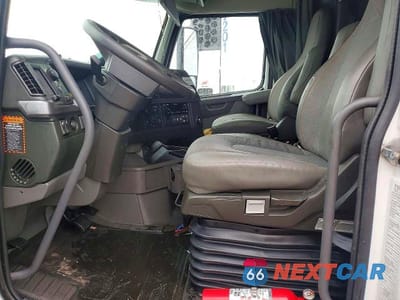 Zdjęcie 6 z 11 samochodu: 2023 VOLVO VN VNL VIN:4V4NC9EH0PN336877 - miniatura