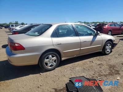 Trzecie zdjęcie samochodu z tyłu: 2000 HONDA ACCORD EX VIN:1HGCG1651YA073905 - miniatura