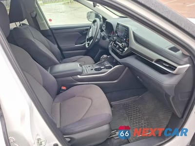 Piąte zdjęcie samochodu w środku: 2020 TOYOTA HIGHLANDER VIN:5TDBZRBH0LS522442 - miniatura