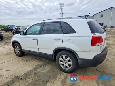 Drugie zdjęcie samochodu z przodu: 2013 KIA SORENTO LX VIN:5XYKT3A6XDG394935 - miniatura