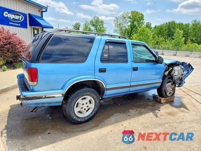 Trzecie zdjęcie samochodu z tyłu: 1996 CHEVROLET BLAZER VIN:1GNDT13W6T2220256 - miniatura