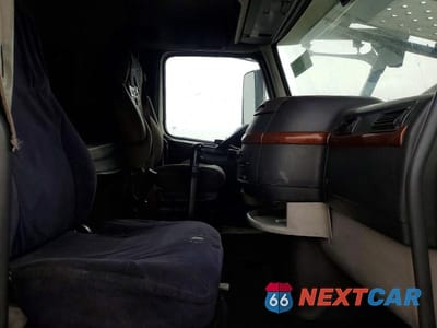 Zdjęcie 10 z 12 samochodu: 2011 VOLVO VN VNL VIN:4V4NC9EG7BN293851 - miniatura