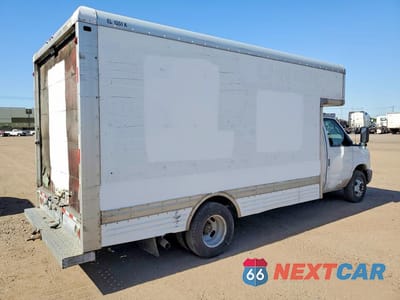 Trzecie zdjęcie samochodu z tyłu: 2011 FORD E450 BOX TRUCK VIN:1FDXE4FSXBDA13653 - miniatura