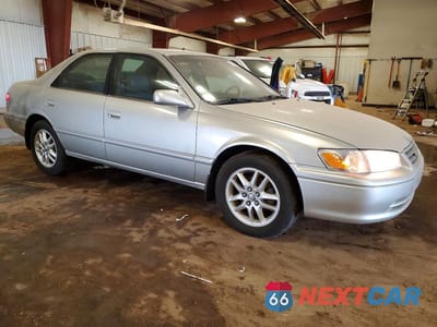 Czwarte zdjęcie samochodu z boku: 2000 TOYOTA CAMRY XLE V6 VIN:JT2BF28K5Y0253117 - miniatura
