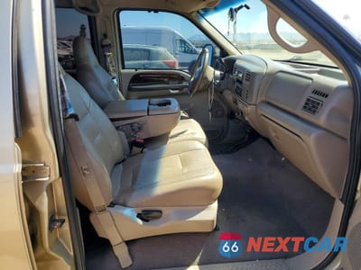 Piąte zdjęcie samochodu w środku: 2001 FORD F250 SUPER DUTY VIN:3FTNW21SX1MA10260 - miniatura
