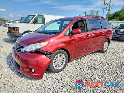 2014 TOYOTA SIENNA XLE 8-PASSENGER 5TDYK3DC5ES452680 - główne zdjęcie licytacji z USA - miniatura