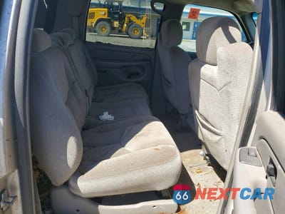 Zdjęcie 11 z 13 samochodu: 2004 GMC YUKON XL K1500 VIN:3GKFK16T44G335103 - miniatura