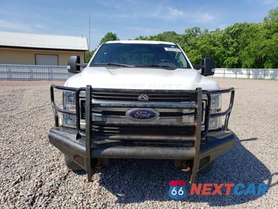 Piąte zdjęcie samochodu w środku: 2019 FORD F350 SUPER DUTY VIN:1FD8W3BT0KEG46621 - miniatura