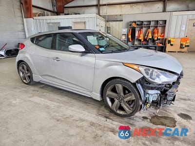 Czwarte zdjęcie samochodu z boku: 2013 HYUNDAI VELOSTER TURBO VIN:KMHTC6AE2DU180576 - miniatura