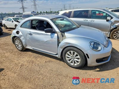 Czwarte zdjęcie samochodu z boku: 2014 VOLKSWAGEN BEETLE VIN:3VWF17AT5EM636911 - miniatura