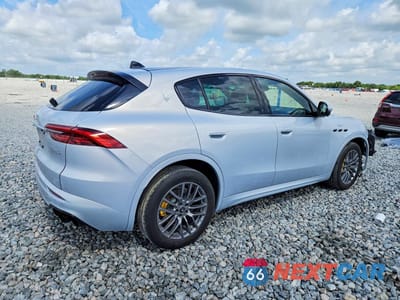 Trzecie zdjęcie samochodu z tyłu: 2023 MASERATI GRECALE GT VIN:ZN682AVA2P7416541 - miniatura