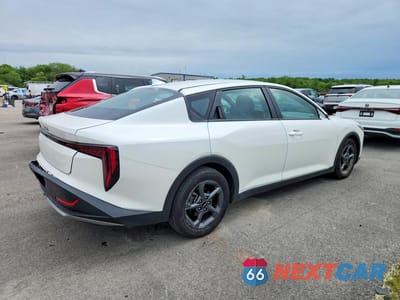 Trzecie zdjęcie samochodu z tyłu: 2025 KIA K4 LXS VIN:3KPFT4DE8SE061122 - miniatura
