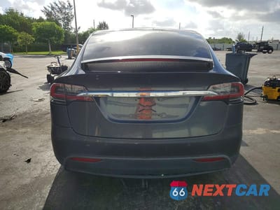 Zdjęcie 6 z 13 samochodu: 2017 TESLA MODEL X 100D VIN:5YJXCDE29HF052215 - miniatura