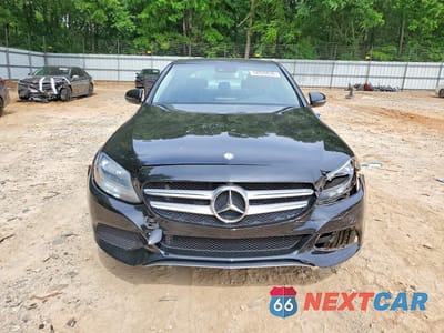 Piąte zdjęcie samochodu w środku: 2017 MERCEDES-BENZ C 300 4MATIC VIN:55SWF4KB6HU208815 - miniatura